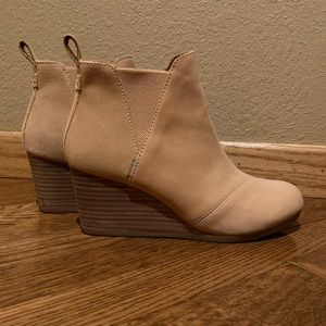 Like New - Tom’s Kelsey Wedge Bootie size 7.5w Taupe Grey